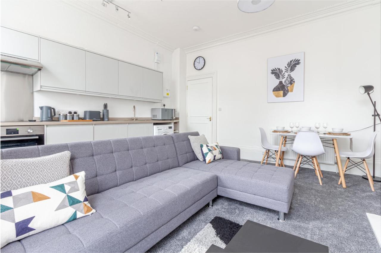 Host & Stay - Montpellier Villa Apartment เชลเทนแฮม ภายนอก รูปภาพ