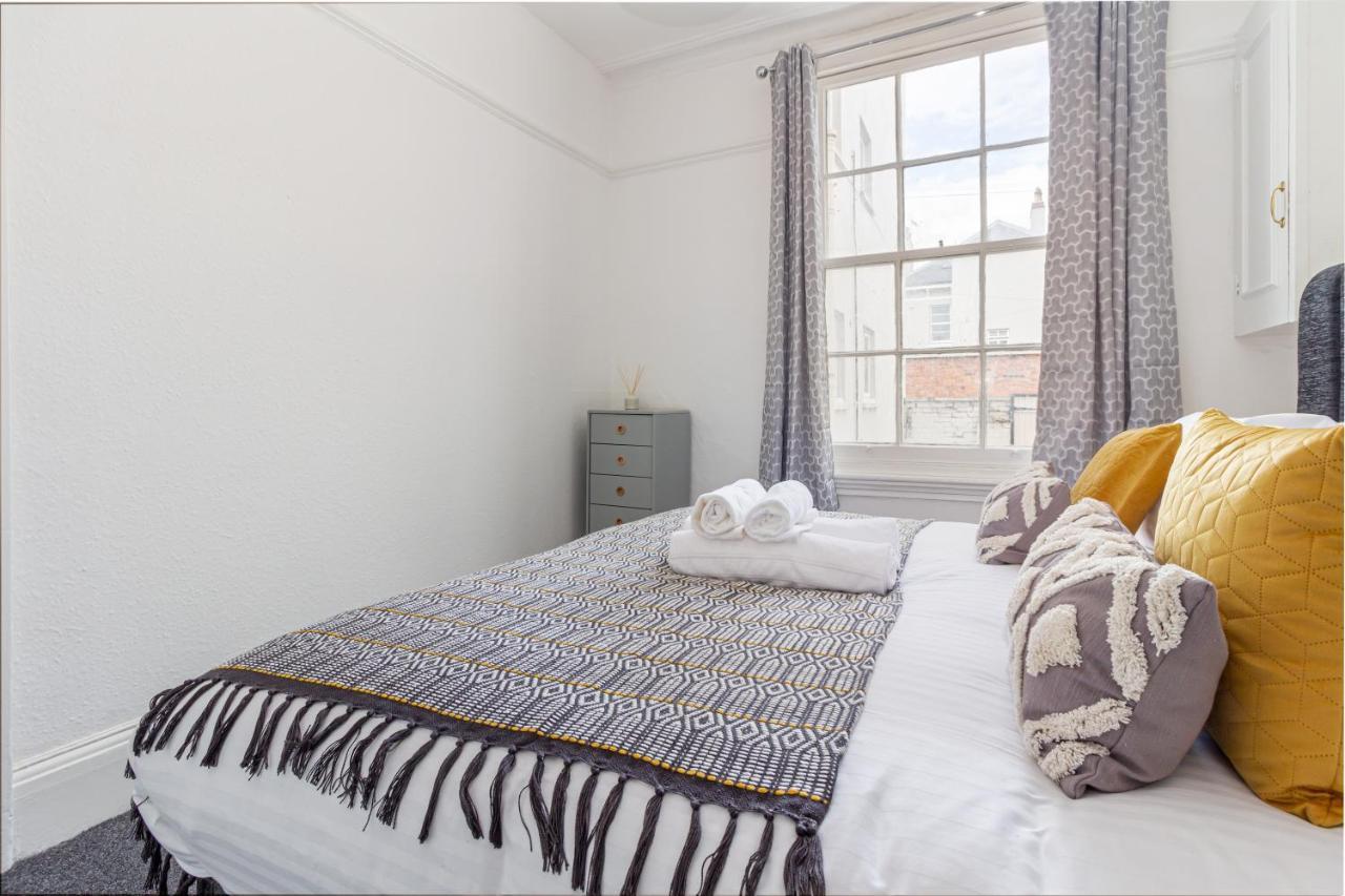 Host & Stay - Montpellier Villa Apartment เชลเทนแฮม ภายนอก รูปภาพ