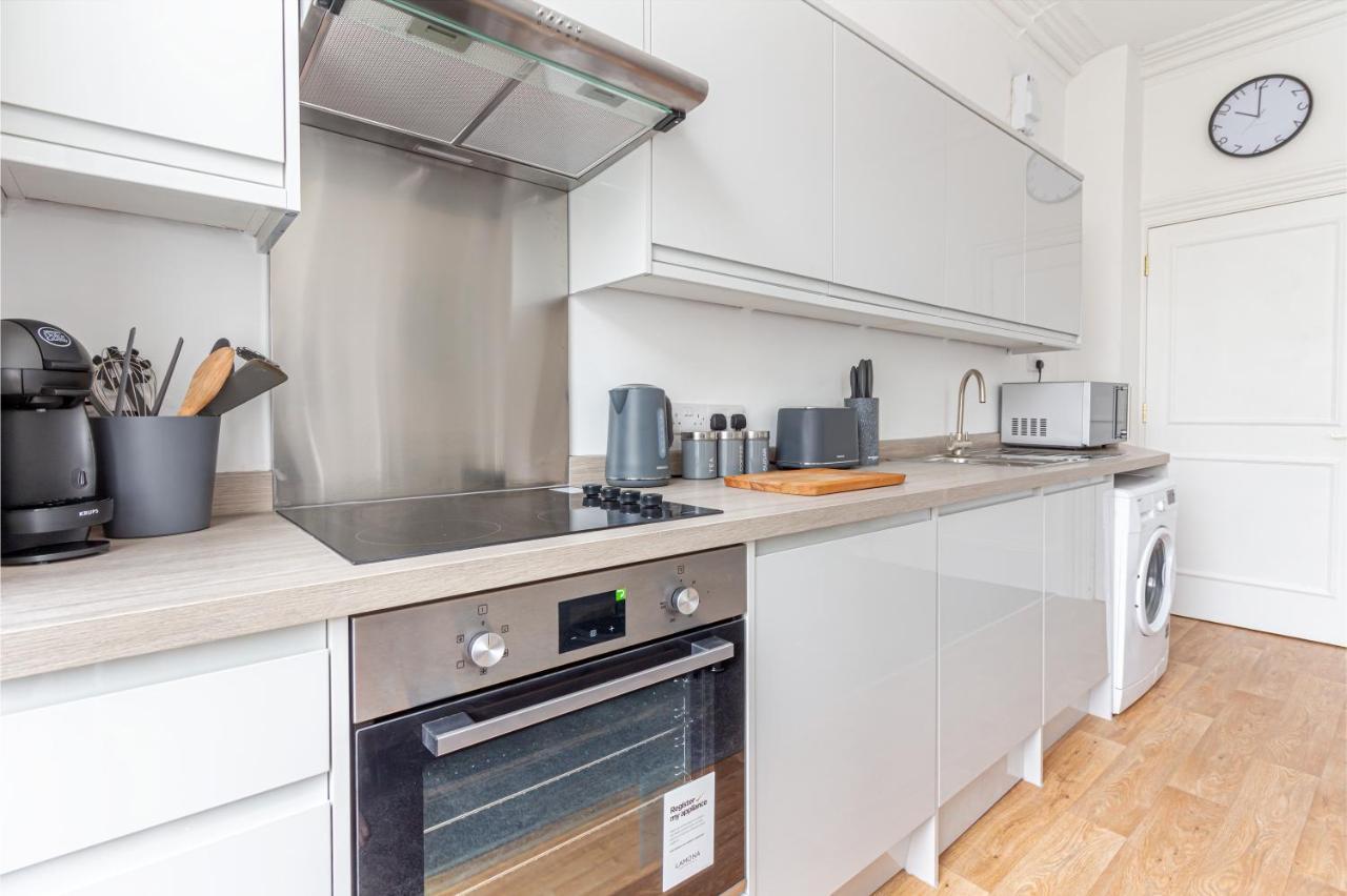 Host & Stay - Montpellier Villa Apartment เชลเทนแฮม ภายนอก รูปภาพ