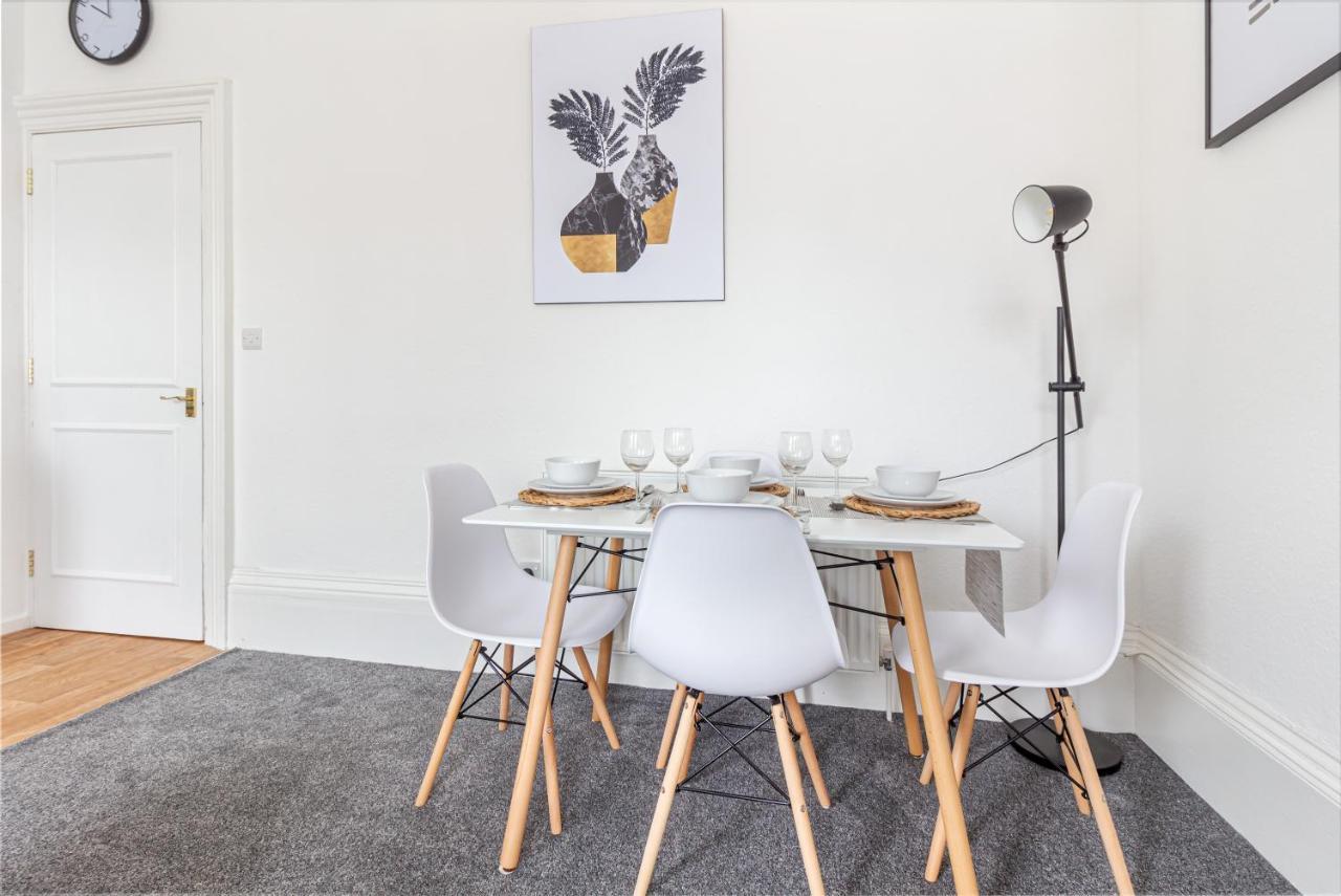 Host & Stay - Montpellier Villa Apartment เชลเทนแฮม ภายนอก รูปภาพ